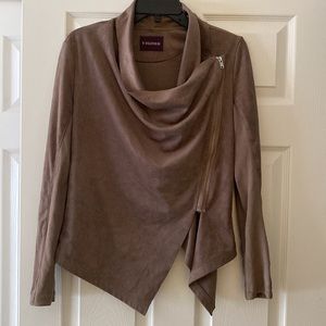 Vigoss USA faux suede and knit jacket in tan with asymmetrical styling sz medium